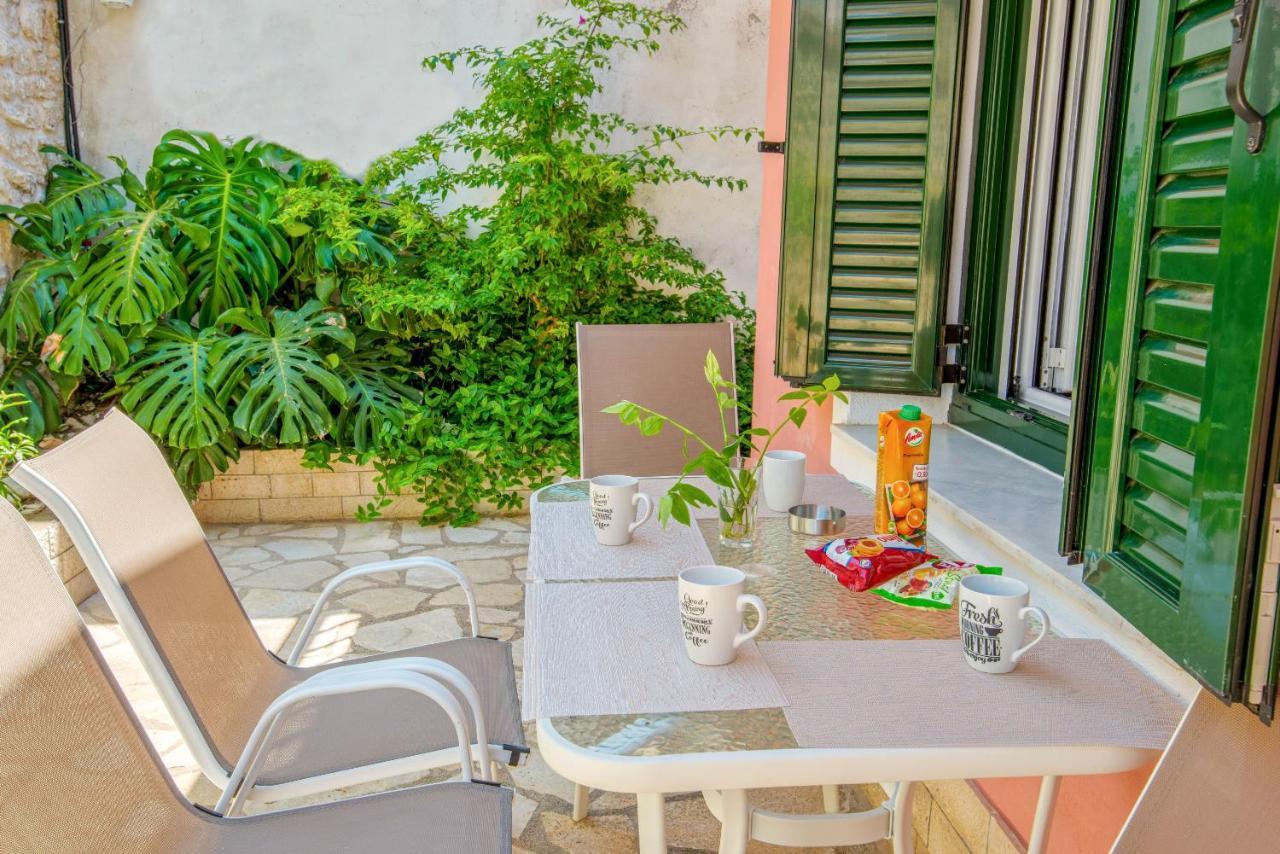 Doras House Apartment Gaios Ngoại thất bức ảnh